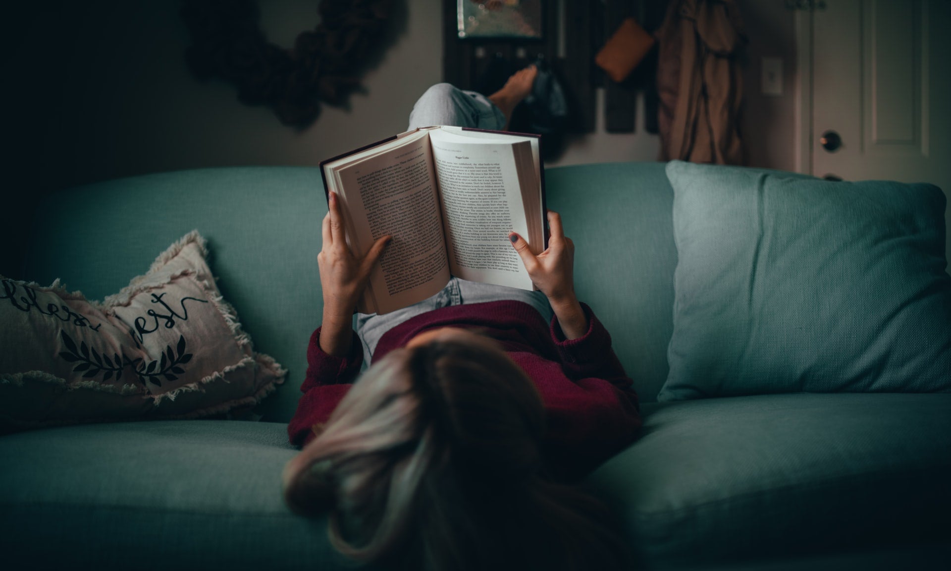 4 Reasons You Should Fit Reading into Your Evening Routine
