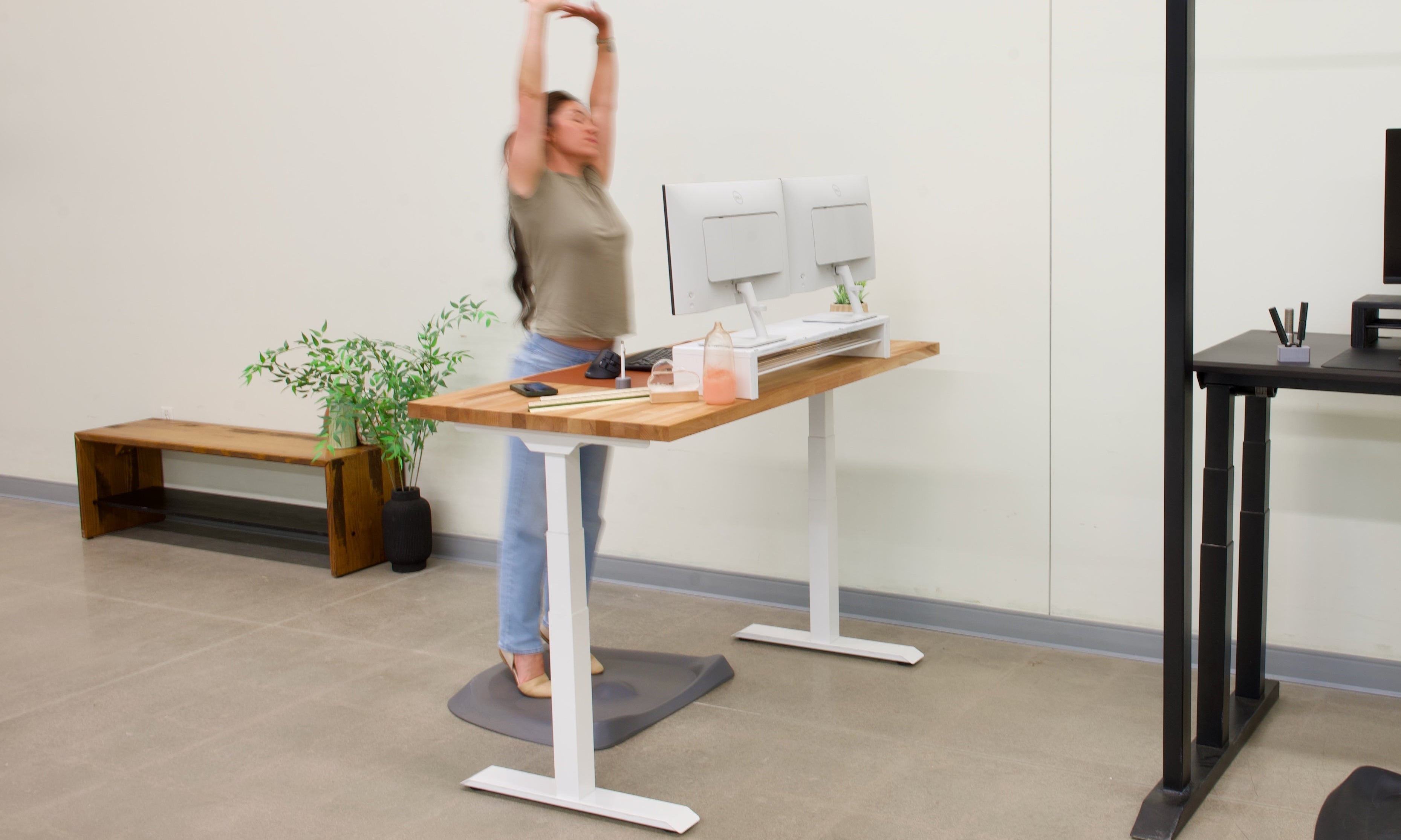 Meet Tempo: The Standing Desk That Moves Itself