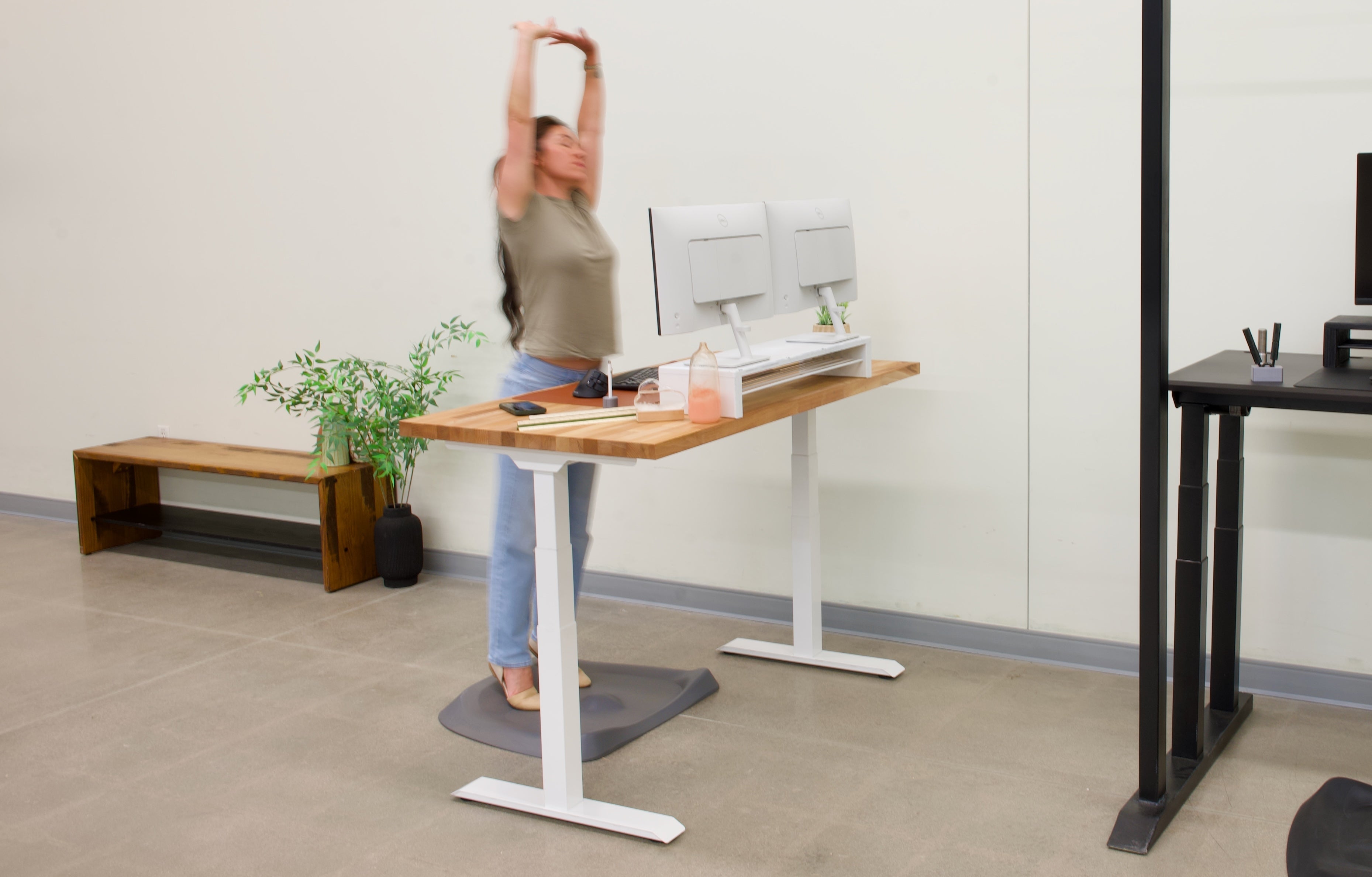Meet Tempo: The Standing Desk That Moves Itself