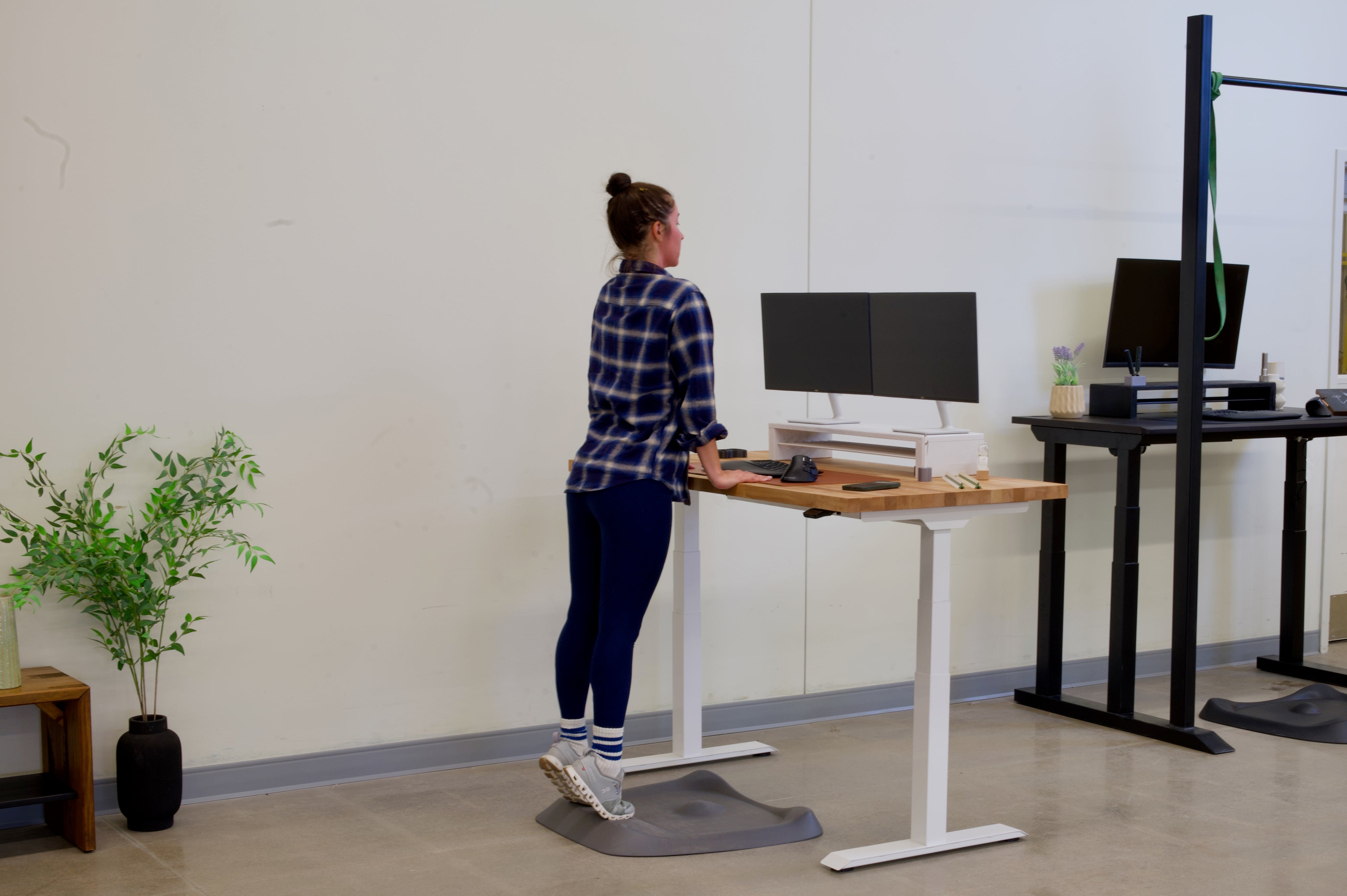 The Ergodriven Tempo Standing Desk