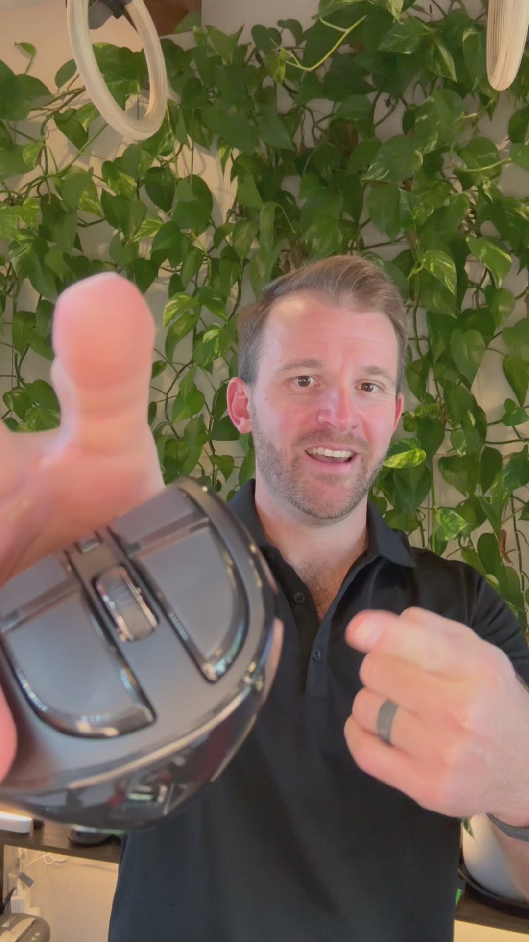 Om Ergonomic Mouse with Screen | Wireless Vertical Handshake Mouse